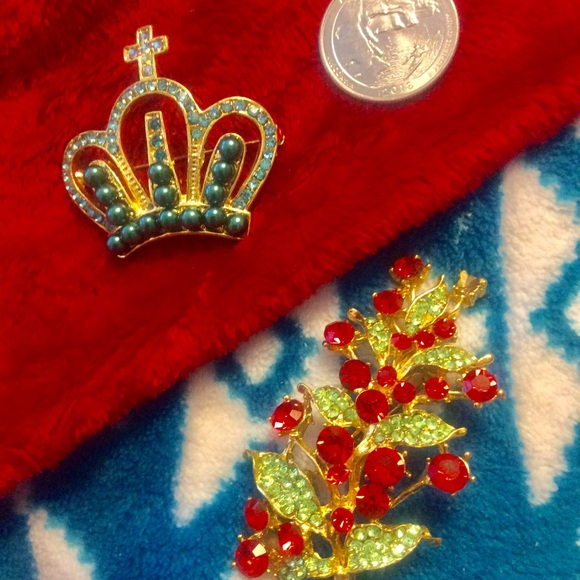 Beaded crystal cross brooch pearl pin - Picture 1 of 3